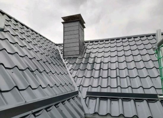 Detail einer sauber ausgeführten Dachkehle